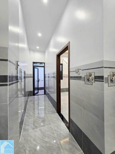 NHÀ 2 LẦU CÓ THANG MÁY – GẦN CHỢ 586 & BV HOÀN MỸ 