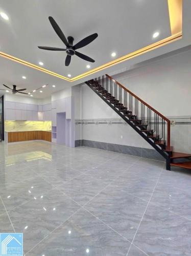 NHÀ 2 LẦU CÓ THANG MÁY – GẦN CHỢ 586 & BV HOÀN MỸ 