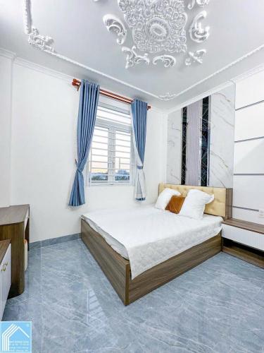 NHÀ 2 LẦU ĐÚC PHONG CÁCH TÂN CỔ ĐIỂN | TRỤC CHÍNH HẺM 876 THÔNG RA HẺM 567 BỜ HỒ BÚN SÁNG |