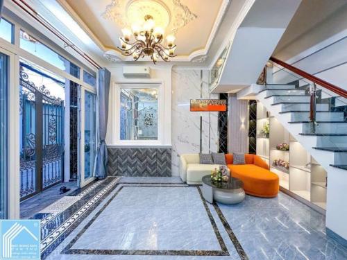 NHÀ 2 LẦU ĐÚC PHONG CÁCH TÂN CỔ ĐIỂN | TRỤC CHÍNH HẺM 876 THÔNG RA HẺM 567 BỜ HỒ BÚN SÁNG |