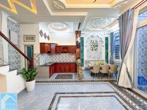 NHÀ 2 LẦU ĐÚC PHONG CÁCH TÂN CỔ ĐIỂN | TRỤC CHÍNH HẺM 876 THÔNG RA HẺM 567 BỜ HỒ BÚN SÁNG |