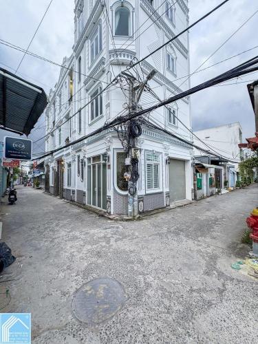 NHÀ 2 LẦU ĐÚC PHONG CÁCH TÂN CỔ ĐIỂN | TRỤC CHÍNH HẺM 876 THÔNG RA HẺM 567 BỜ HỒ BÚN SÁNG |