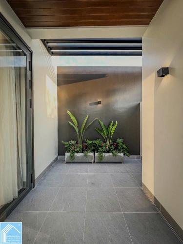 NHÀ 2 LẦU HIỆN ĐẠI CÓ MƯƠNG HỞ FULL NỘI THẤT CAO CẤP KDC HỒNG LOAN 6A