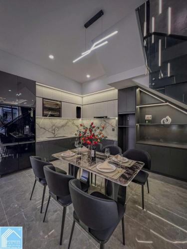 NHÀ 2 LẦU HIỆN ĐẠI CÓ MƯƠNG HỞ FULL NỘI THẤT CAO CẤP KDC HỒNG LOAN 6A