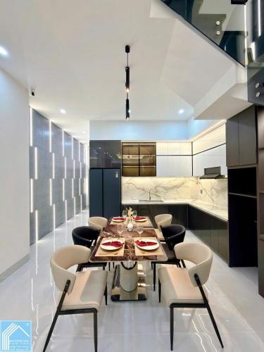 NHÀ 2 LẦU HIỆN ĐẠI MỚI HOÀN THIỆN TẶNG FULL NỘI THẤT CAO CẤP - SỐ 145 ĐƯỜNG D7 KDC HỒNG LOAN