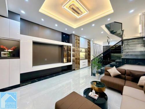 NHÀ 2 LẦU HIỆN ĐẠI MỚI HOÀN THIỆN TẶNG FULL NỘI THẤT CAO CẤP - SỐ 145 ĐƯỜNG D7 KDC HỒNG LOAN