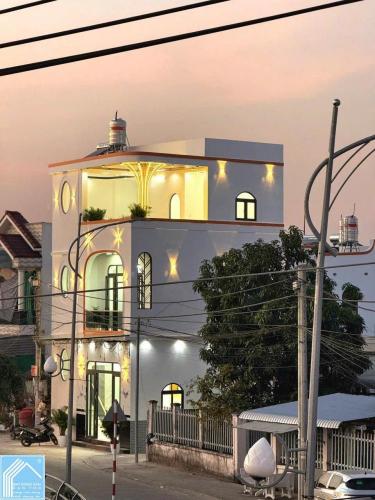 Nhà 2Lầu đúc, Góc 2MẶT TIỀN - BỜ KÈ RẠCH CÁI SƠN (Gần sát chợ An Bình, view cực kì đẹp)