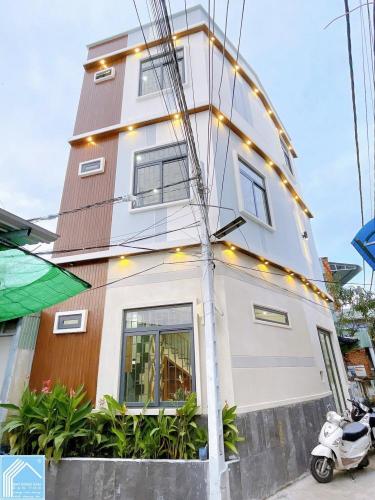 NHÀ 3 TẦNG GÓC 2 MẶT TIỀN – TRỤC CHÍNH HẺM 160 LIÊN TỔ 12–20 NGUYỄN VĂN CỪ – GẦN ĐH Y DƯỢC 