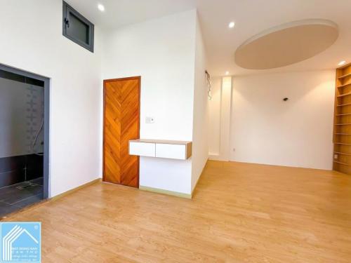 NHÀ 3 TẦNG GÓC 2 MẶT TIỀN – TRỤC CHÍNH HẺM 160 LIÊN TỔ 12–20 NGUYỄN VĂN CỪ – GẦN ĐH Y DƯỢC 