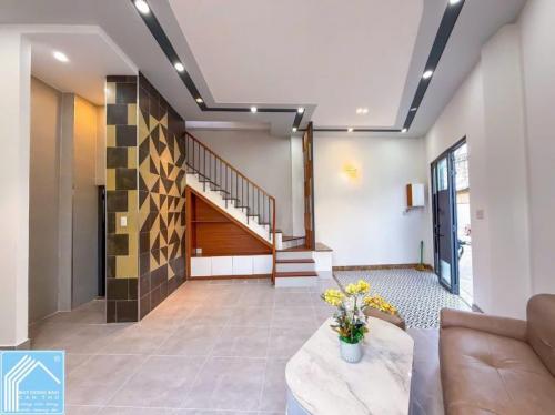 NHÀ 3 TẦNG GÓC 2 MẶT TIỀN – TRỤC CHÍNH HẺM 160 LIÊN TỔ 12–20 NGUYỄN VĂN CỪ – GẦN ĐH Y DƯỢC 