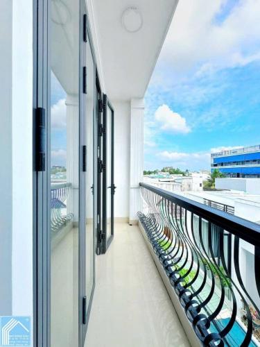 NHÀ 3 TẦNG KIÊNG CỐ ĐẬU XE OTO TRONG NHÀ -TRỤC CHÍNH HẺM LT 1 - 2 NGUYỄN VĂN CỪ GIÁP 