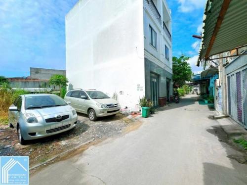 NHÀ 3 TẦNG KIÊNG CỐ ĐẬU XE OTO TRONG NHÀ -TRỤC CHÍNH HẺM LT 1 - 2 NGUYỄN VĂN CỪ GIÁP 