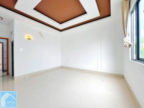 NHÀ 3 TẦNG KIÊNG CỐ ĐẬU XE OTO TRONG NHÀ -TRỤC CHÍNH HẺM LT 1 - 2 NGUYỄN VĂN CỪ GIÁP 