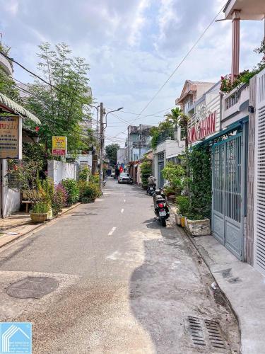 NHÀ 3 TẦNG MỚI XÂY 100%. TRỤC CHÍNH HẺM NHỰA 5M. CÁCH CHỢ AN HOÀ 50M. XUNG QUANH ĐẦY ĐỦ TIỆN ÍCH.