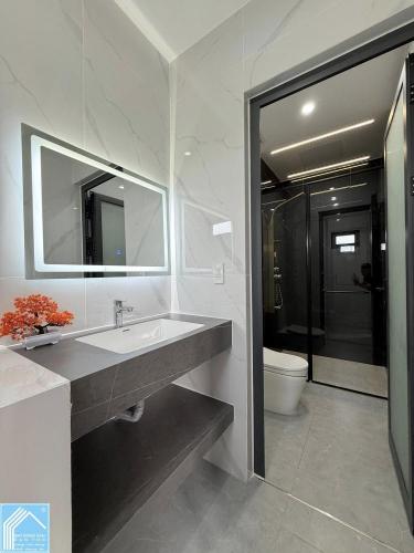 NHÀ 3TẦNG MỚI TẶNG FULL NỘI THẤT CAO CẤP - SỐ 122 ĐƯỜNG D14 KDC HỒNG LOAN. 