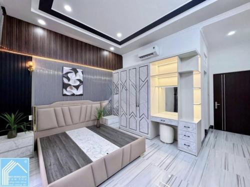 NHÀ 4 TẦNG  CÓ SÂN THƯỢNG CÓ SÂN ĐẬU XE 