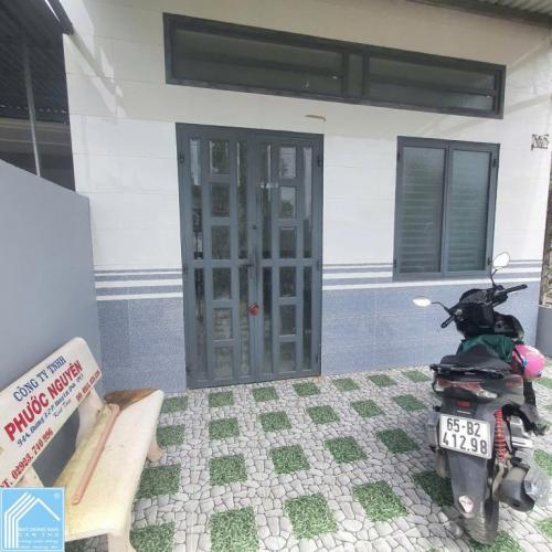 NHÀ 4 TRIỆU- GẦN TRƯỜNG FPT  ( 1máy lạnh)  Cho thuê nhà gần trường FPT đường nguyễn văn cừ nối dài