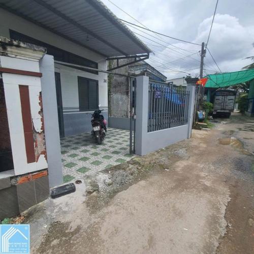 NHÀ 4 TRIỆU- GẦN TRƯỜNG FPT  ( 1máy lạnh)  Cho thuê nhà gần trường FPT đường nguyễn văn cừ nối dài