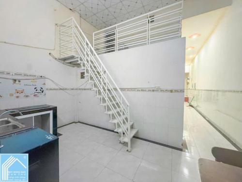 Nhà 5 Triệu- Gần Chợ Bà Bộ  ( 2 máy lạnh, máy giặt , máy lọc nước) 