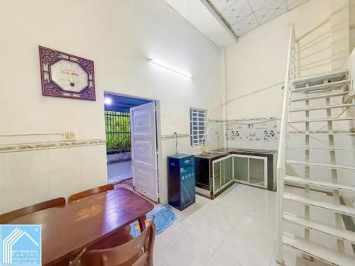 Nhà 5 Triệu- Gần Chợ Bà Bộ  ( 2 máy lạnh, máy giặt , máy lọc nước) 