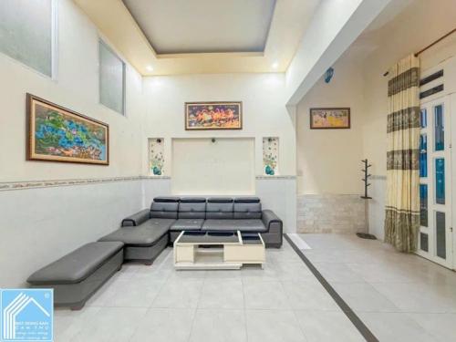 Nhà 5 Triệu- Gần Chợ Bà Bộ  ( 2 máy lạnh, máy giặt , máy lọc nước) 