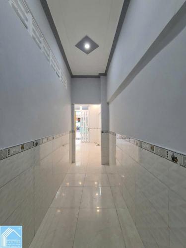 NHÀ ĐẸP - MẶT TIỀN LỘ NHỰA - VỊ TRÍ  ĐẸP NẰM ĐỐI DIỆN - CỔNG TRƯỜNG - LÊ BÌNH