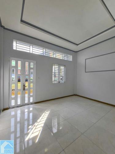 NHÀ ĐẸP - MẶT TIỀN LỘ NHỰA - VỊ TRÍ  ĐẸP NẰM ĐỐI DIỆN - CỔNG TRƯỜNG - LÊ BÌNH