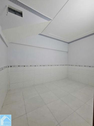 NHÀ ĐẸP - MẶT TIỀN LỘ NHỰA - VỊ TRÍ  ĐẸP NẰM ĐỐI DIỆN - CỔNG TRƯỜNG - LÊ BÌNH