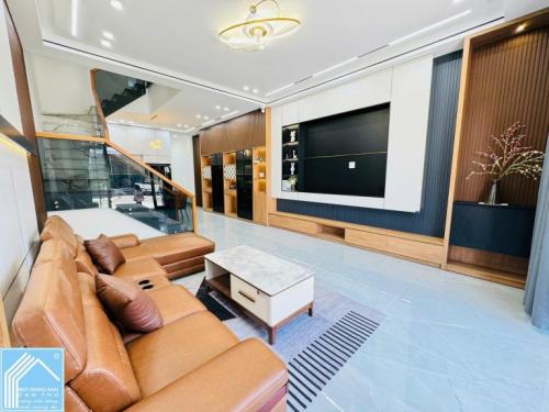 NHÀ ĐẸP 1 TRỆT 2 LẦU MỚI 100% - FULL NỘI THẤT CAO CẤP ĐƯỜNG D35 - KDC HỒNG LOAN (SỔ HỒNG HOÀN CÔNG)