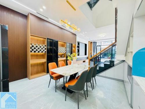 NHÀ ĐẸP 1 TRỆT 2 LẦU MỚI 100% - FULL NỘI THẤT CAO CẤP ĐƯỜNG D35 - KDC HỒNG LOAN (SỔ HỒNG HOÀN CÔNG)