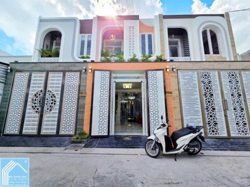NHÀ LẦU 3 P.NGỦ - Ô TÔ ĐẬU TRONG NHÀ - HẺM 11 NGUYỄN VĂN LINH - GIÁP ĐS1 KHU CÁN BỘ ĐHCT NHÀ LẦU 3 P.NGỦ - Ô TÔ ĐẬU TRONG NHÀ - HẺM 11 NGUYỄN VĂN LINH - GIÁP ĐS1 KHU CÁN BỘ ĐHCT