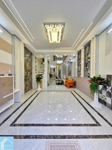 NHÀ LẦU 3 P.NGỦ - Ô TÔ ĐẬU TRONG NHÀ - HẺM 11 NGUYỄN VĂN LINH - GIÁP ĐS1 KHU CÁN BỘ ĐHCT