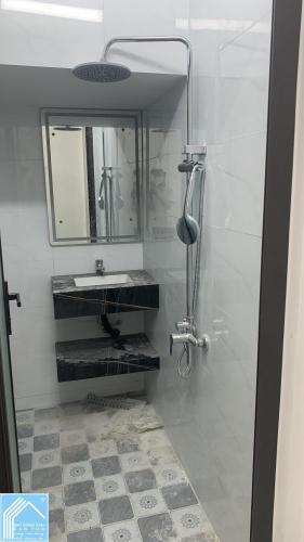 NHÀ LẦU ĐANG HOÀN THIỆN - 3 P.NGỦ - Ô TÔ ĐẬU TRƯỚC NHÀ - CÁCH CHỢ AN BÌNH 100M 
