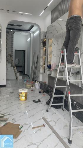NHÀ LẦU ĐANG HOÀN THIỆN - 3 P.NGỦ - Ô TÔ ĐẬU TRƯỚC NHÀ - CÁCH CHỢ AN BÌNH 100M 