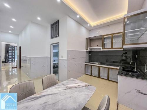 NHÀ LẦU DIỆN TÍCH RỘNG HẺM NGUYỄN VĂN LINH - CÁCH LỘ 40M KHOẢNG 1KM