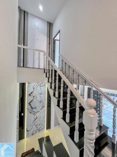 NHÀ LẦU DIỆN TÍCH RỘNG HẺM NGUYỄN VĂN LINH - CÁCH LỘ 40M KHOẢNG 1KM
