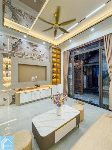 NHÀ LẦU HẺM 388 NGUYỄN VĂN CỪ - CÁCH LỘ 100M