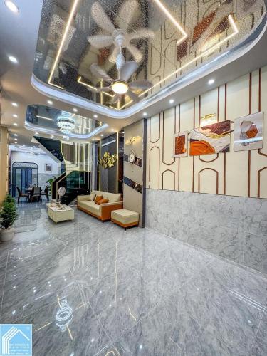 NHÀ LẦU KHU TIỂU DỰ ÁN NHI ĐỒNG - Ô TÔ ĐẬU TRONG NHÀ