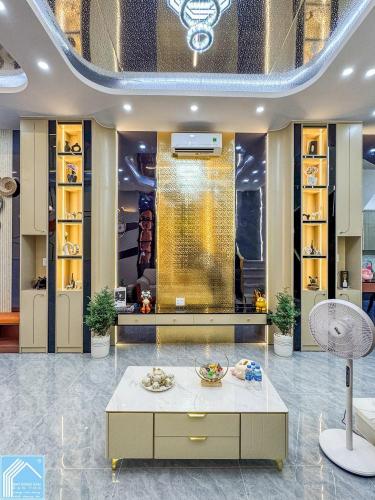 NHÀ LẦU KHU TIỂU DỰ ÁN NHI ĐỒNG - Ô TÔ ĐẬU TRONG NHÀ