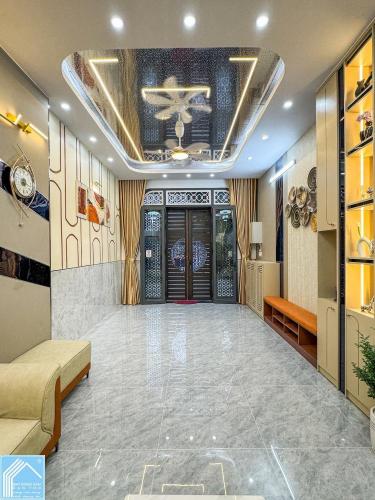 NHÀ LẦU KHU TIỂU DỰ ÁN NHI ĐỒNG - Ô TÔ ĐẬU TRONG NHÀ