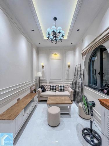  NHÀ LẦU KIẾN TRÚC TÂY ÂU SANG TRỌNG FULL NỘI THẤT - CÁCH BỜ KÈ HÙNG VƯƠNG CHỈ 50M 