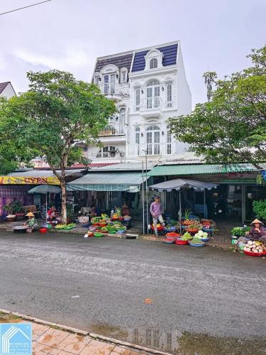 Nhà mặt tiền chợ An Khánh, Trường học đối diện nhà