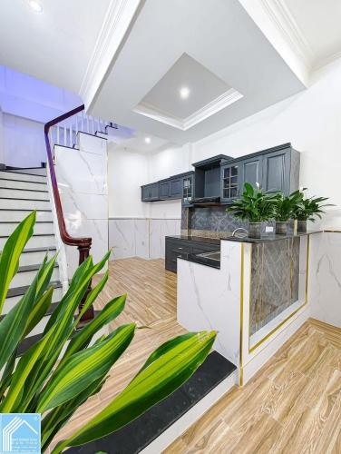 Nhà mặt tiền chợ An Khánh, Trường học đối diện nhà