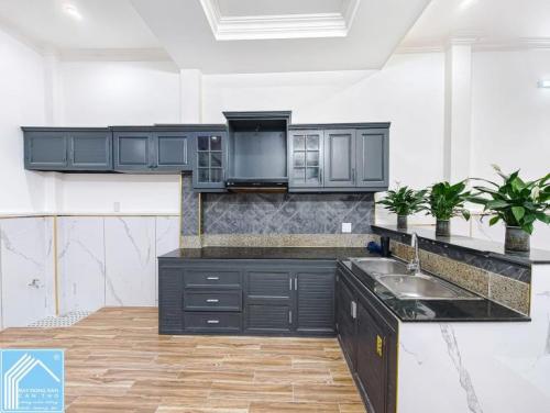 Nhà mặt tiền chợ An Khánh, Trường học đối diện nhà