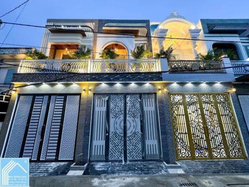 NHÀ MỚI 1 TRỆT 1 LẦU GẦN ĐẠI HỌC Y DƯỢC  Ô TÔ ĐẬU TRONG NHÀ