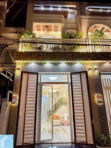 NHÀ MỚI 1 TRỆT 1 LẦU GẦN ĐẠI HỌC Y DƯỢC  Ô TÔ ĐẬU TRONG NHÀ