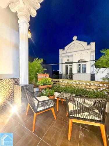 NHÀ MỚI 1 TRỆT 1 LẦU GẦN ĐẠI HỌC Y DƯỢC  Ô TÔ ĐẬU TRONG NHÀ