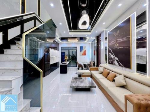NHÀ PHỐ 1 TRỆT 2 LẦU - TRỤC CHÍNH ĐƯỜNG D1 KDC HỒNG LOAN - THÀNH PHỐ CẦN THƠ 