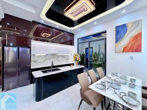 NHÀ PHỐ 1 TRỆT 2 LẦU - TRỤC CHÍNH ĐƯỜNG D1 KDC HỒNG LOAN - THÀNH PHỐ CẦN THƠ 