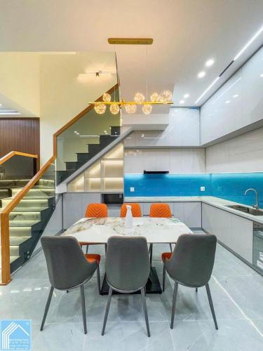 NHÀ PHỐ 3 TẦNG FULL NỘI THẤT HIỆN ĐẠI ĐƯỜNG D35 KẾ D13- KDC HỒNG LOAN 6A  